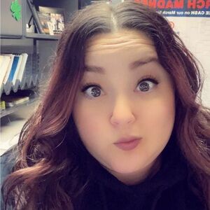 Meet your Posher, Caitlin